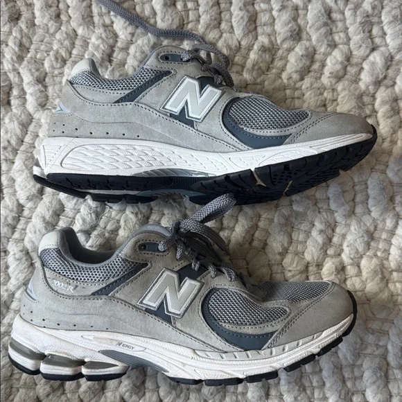New Balance 2002R - Picture 2 of 7